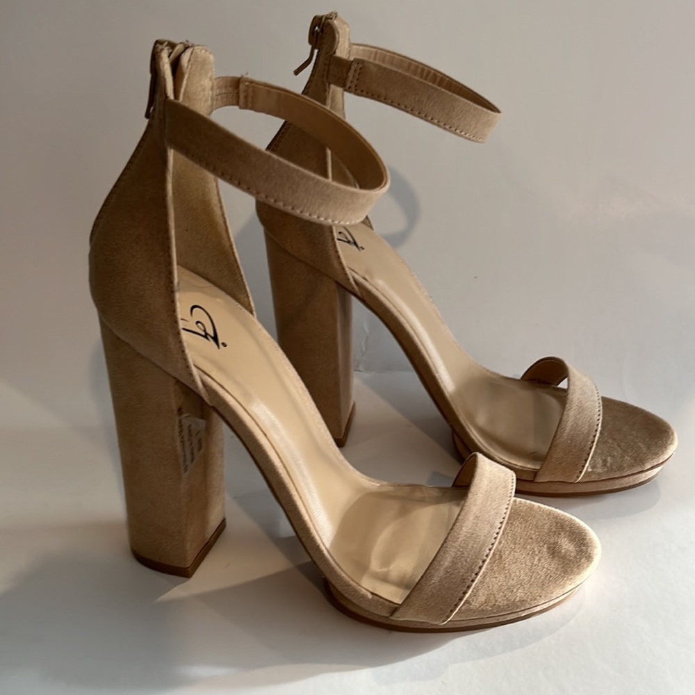 Open toe heels - Picture 3 of 6